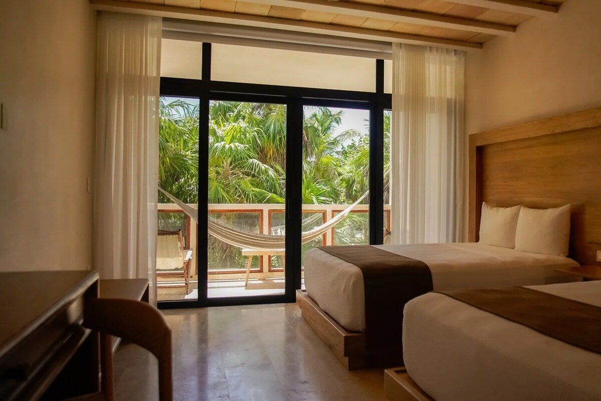 Egyptian cotton sheets, premium bedding, down duvets, minibar