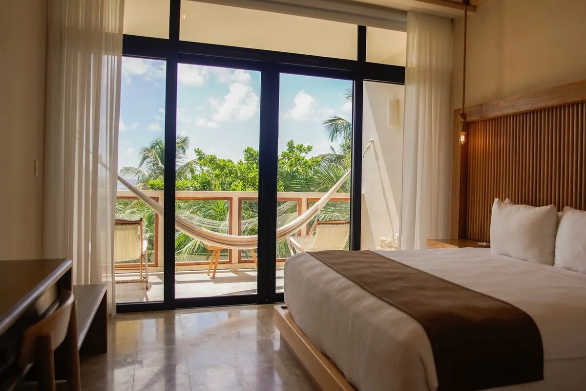 Egyptian cotton sheets, premium bedding, down duvets, minibar