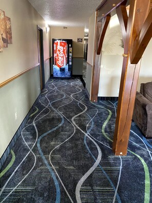 Hallway - Woodlands Inn & Suites (Medford)