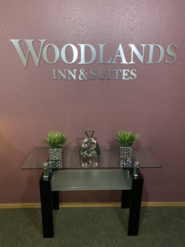 Interior entrance - Woodlands Inn & Suites (Medford)