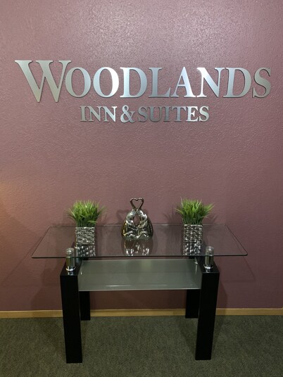 Woodlands Inn & Suites