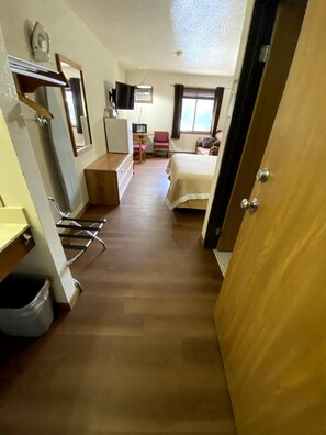 Standard Room, 1 Queen Bed