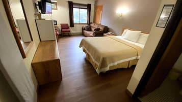 Standaard kamer, 1 queensize bed | Een bureau, een strijkplank/strijkijzer, gratis wifi, beddengoed