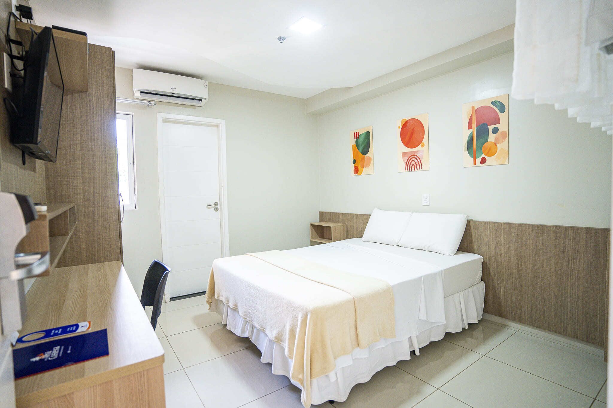 Caja de seguridad en la habitación, escritorio y cortinas blackout 