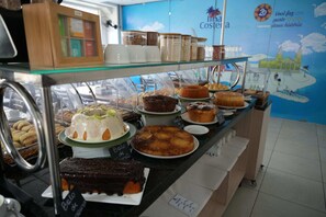 包含每日自助早餐