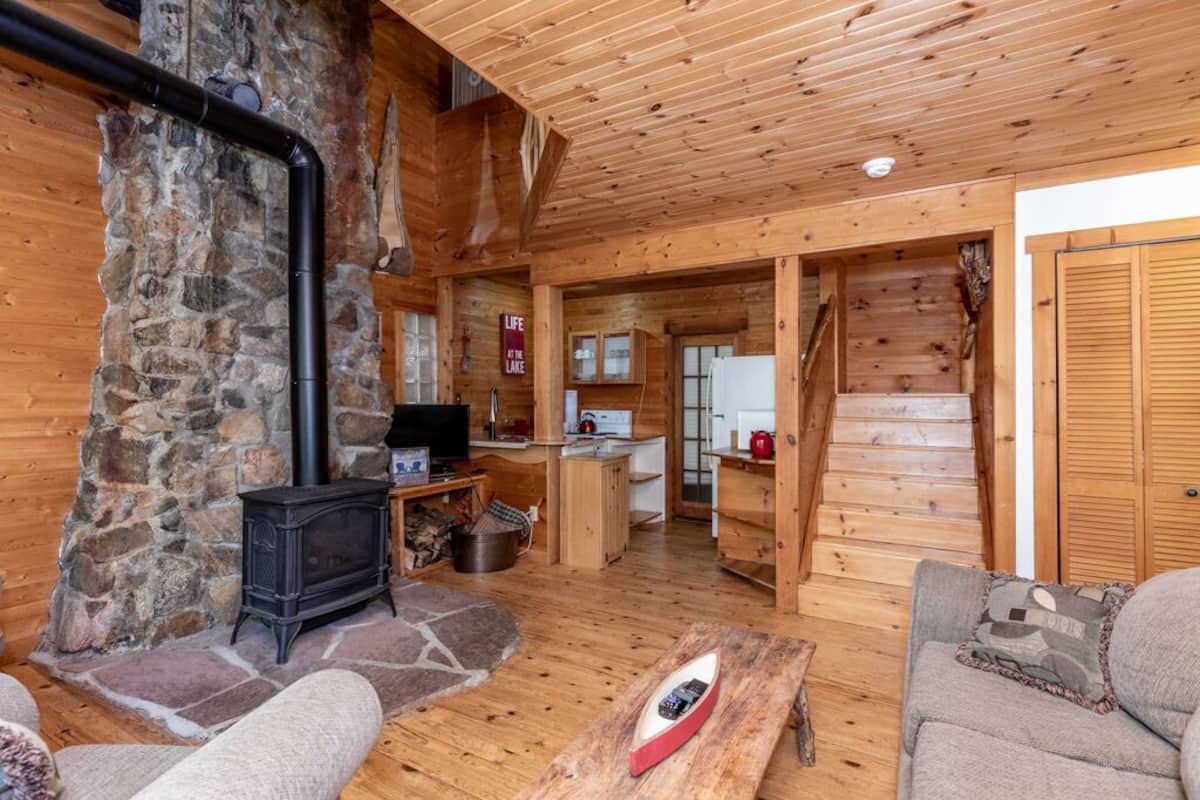 Flat-screen TV, fireplace