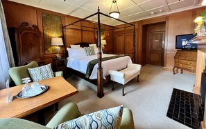 Deluxe Room, 1 King Bed, Fireplace, Marina View | Premium bedding, down comforters, pillowtop beds, individually decorated - The Latch Inn (Sidney)