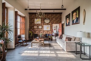 Svit Grand - flera sängar | Vardagsrum | Plasma-tv och betalfilmer