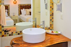 Premium Double Suite | 고급 침구, 오리/거위털 이불, 필로우탑 침대, 미니바