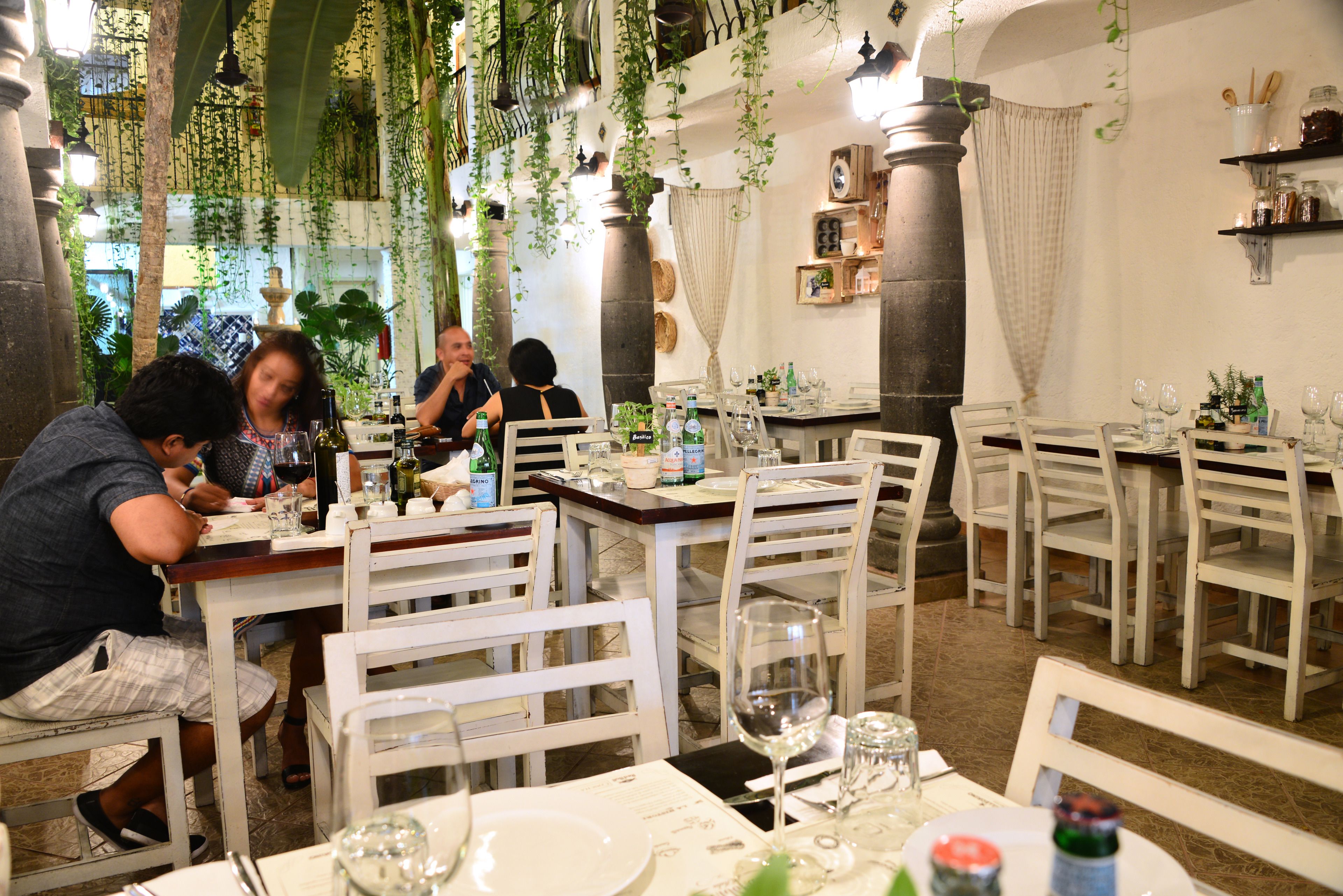 Se sirven cenas y cocina italiana 