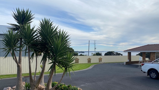 Front of property - Quays Motel San Remo (San Remo)
