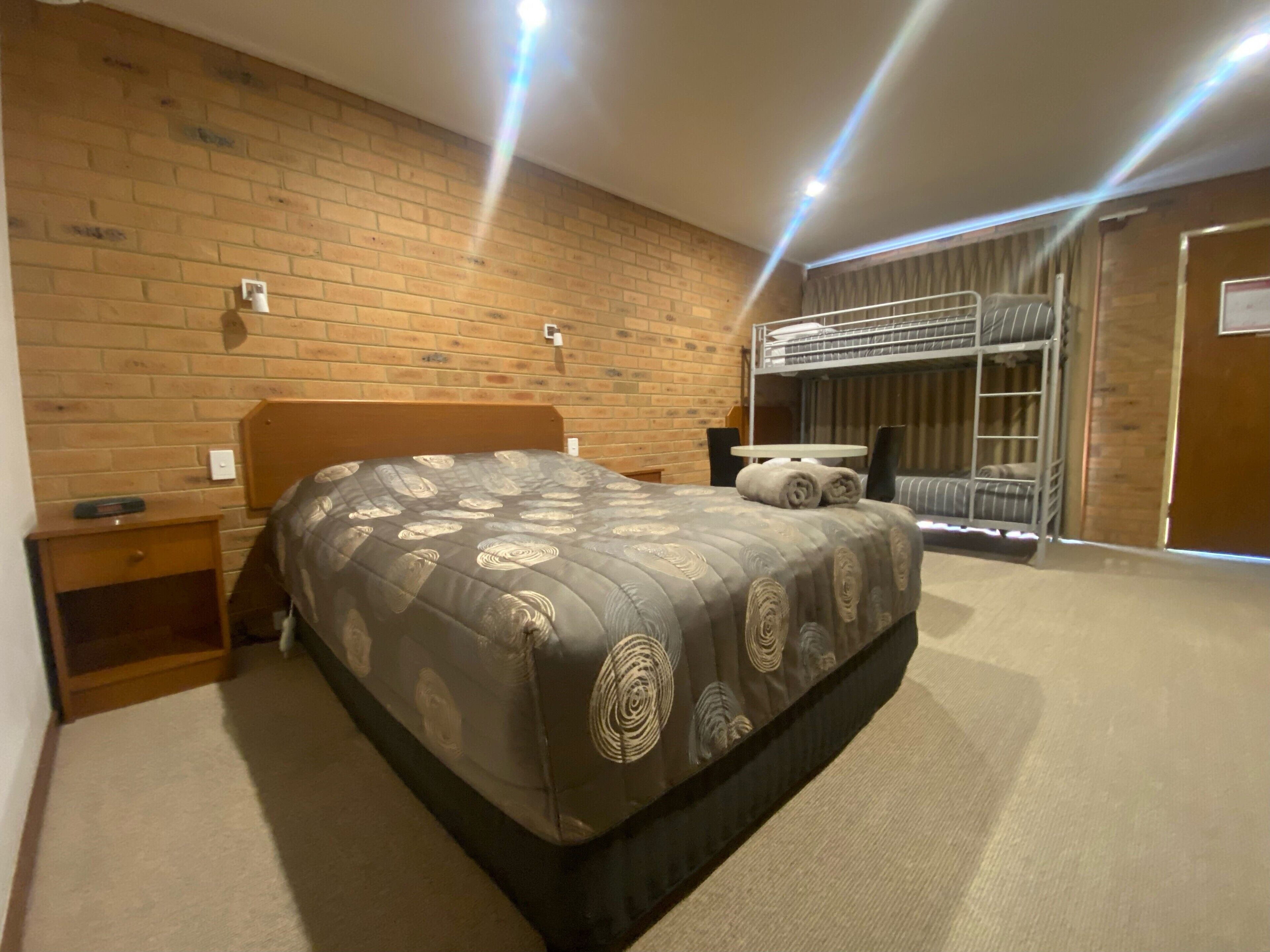 Perhehuone (4 pax) | Työpöytä, silitysrauta/-lauta, ilmainen Wi-Fi, vuodevaatteet