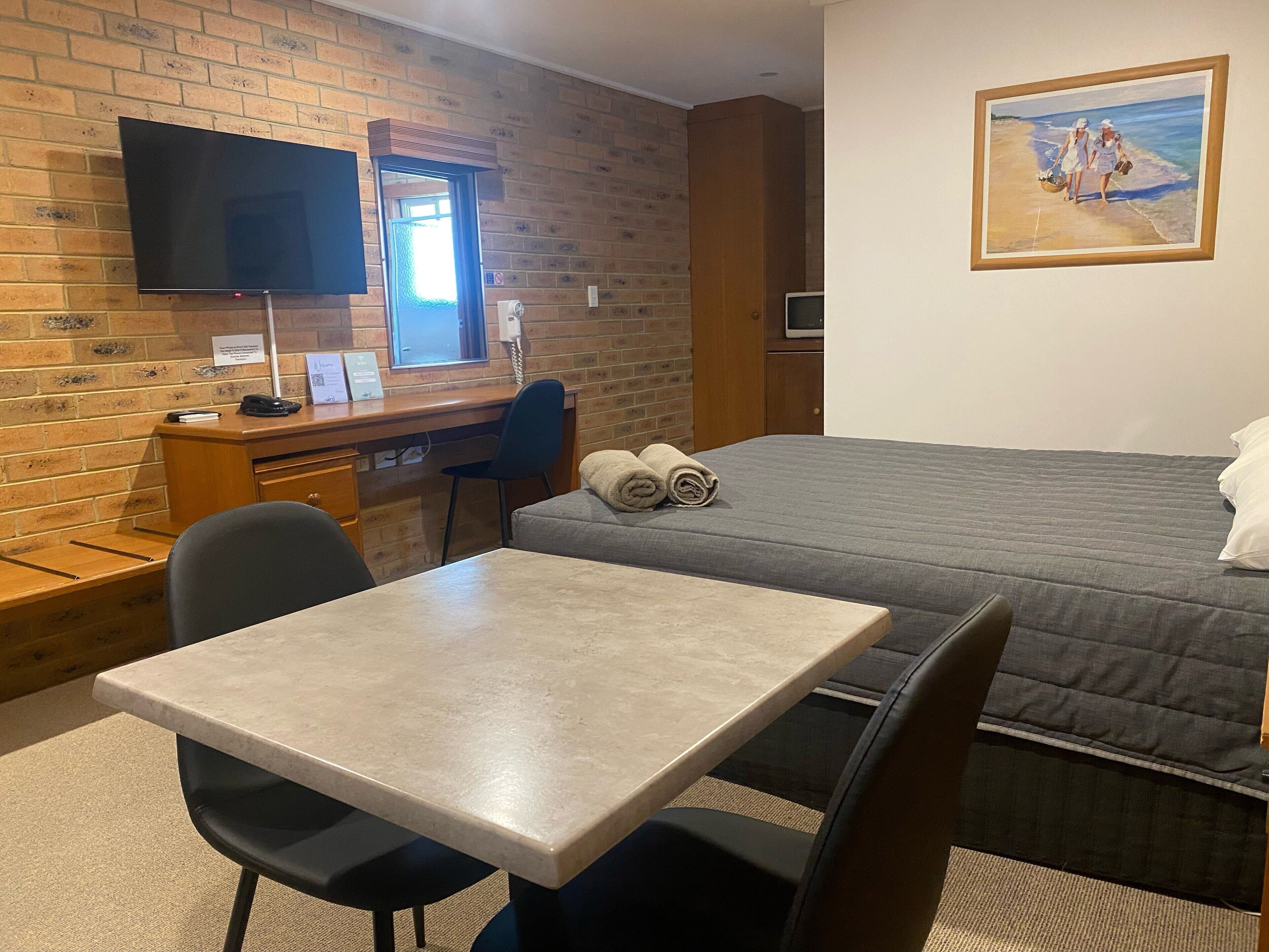 Double or Twin Room | Living area