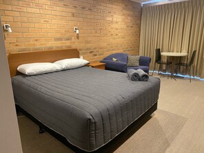 Kamar (Queen ) | Meja kerja, setrika/meja setrika, Wi-Fi gratis, dan seprai linen