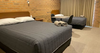 Quays Motel San Remo