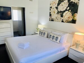 Artículos de tocador gratuitos, secador de pelo, toallas