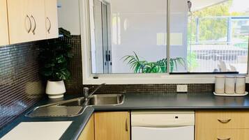 Deluxe House | Private kitchen | Fridge, microwave, stovetop, coffee/tea maker