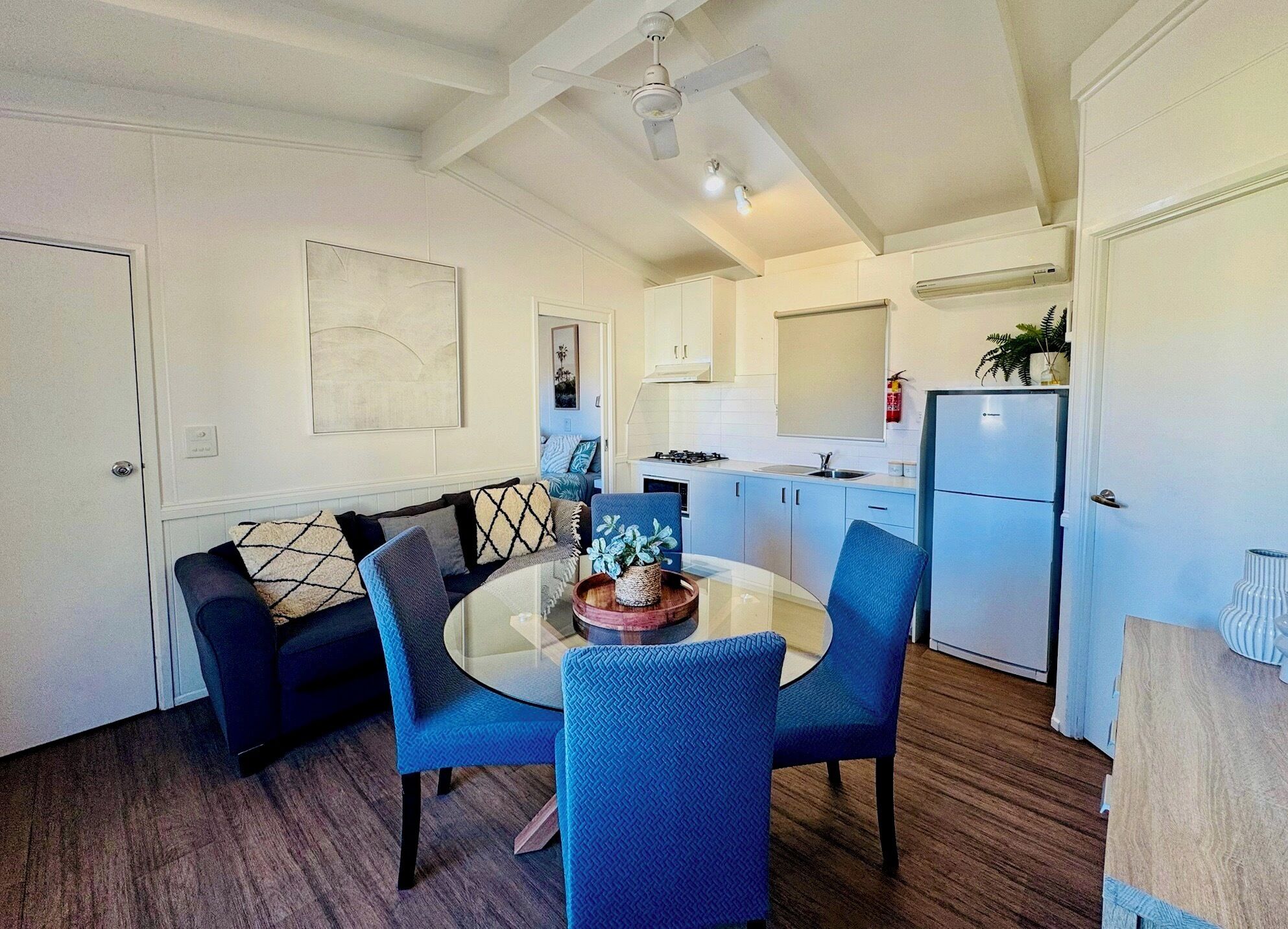 Cabane Familiale, côté cour intérieure | Décoration personnalisée, ameublement personnalisé, Wi-Fi gratuit