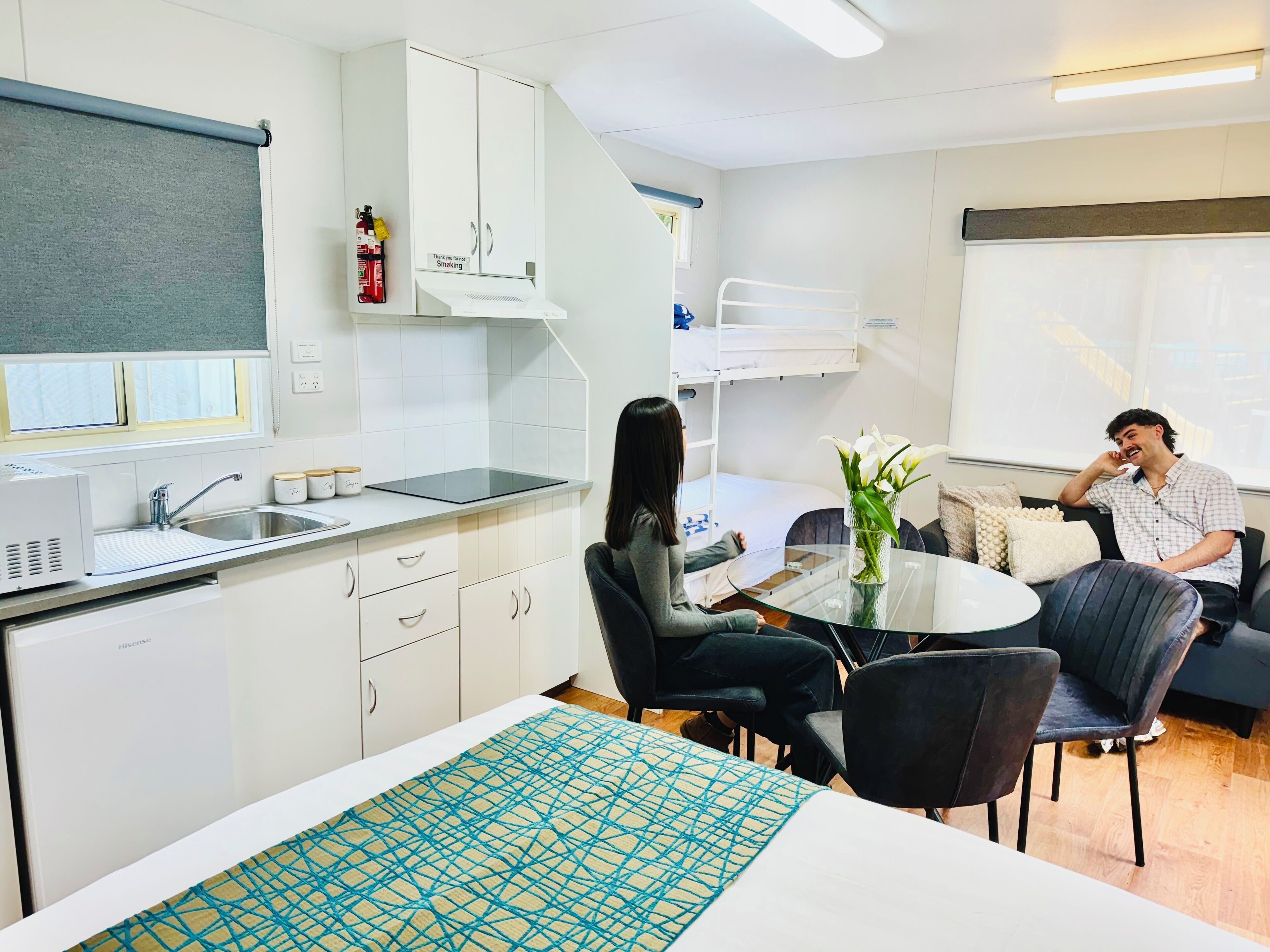 Cabane, 1 chambre | Cuisine privée | Réfrigérateur, micro-ondes, plaque de cuisson, cafetière/bouilloire