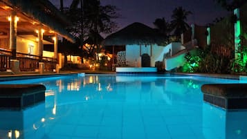 Outdoor pool, sun loungers