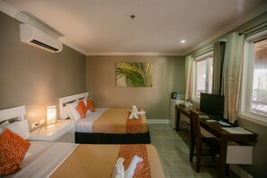 家庭房, 1 间卧室, 花园景观 | 办公桌、笔记本电脑工作区、免费 WiFi、床单