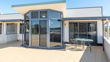 Premium Lakeview Apartment | Terrace/patio