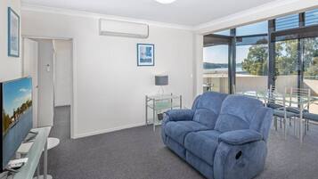 Premium Lakeview Apartment | Living area