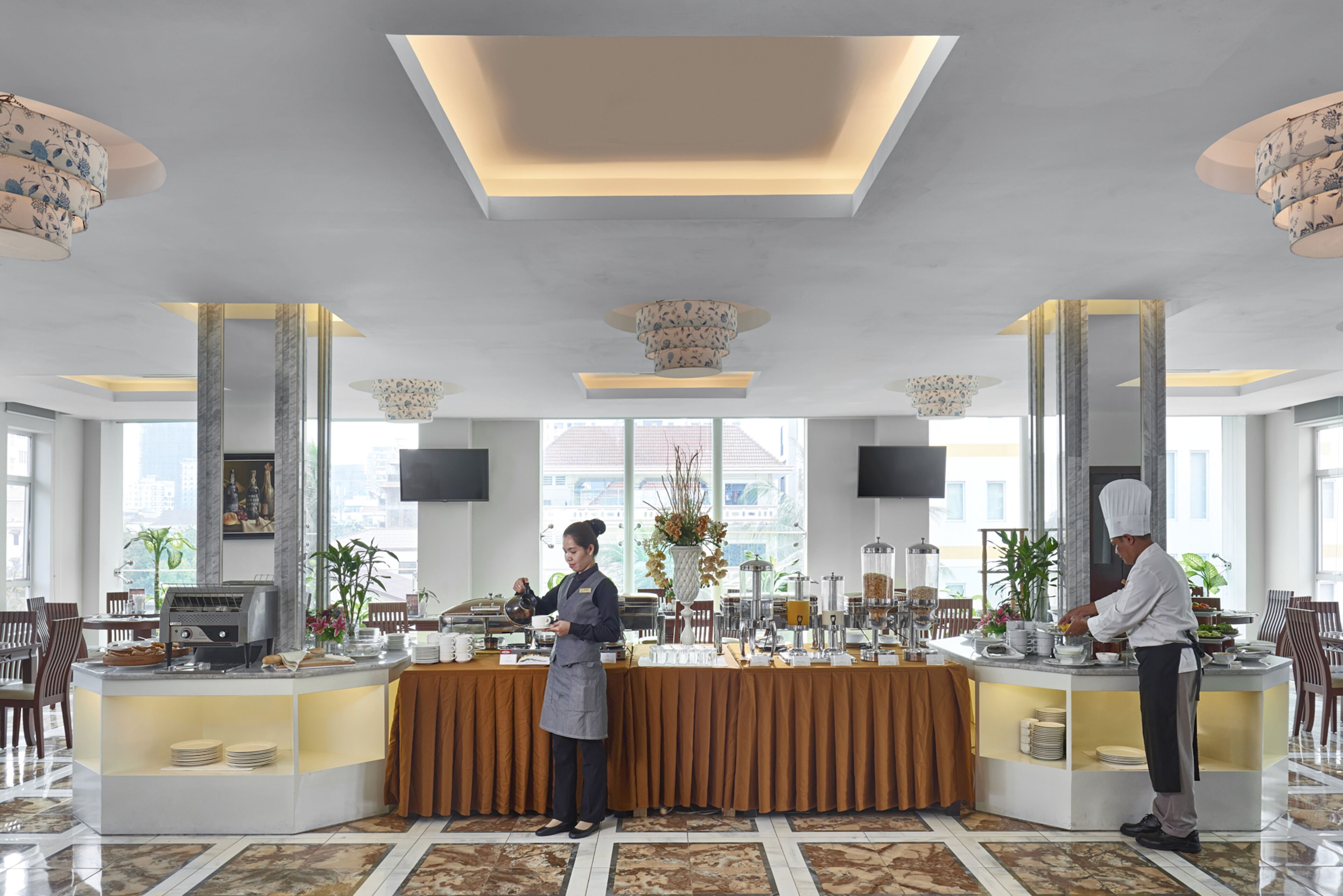 breakfast, lunch, dinner served; international cuisine