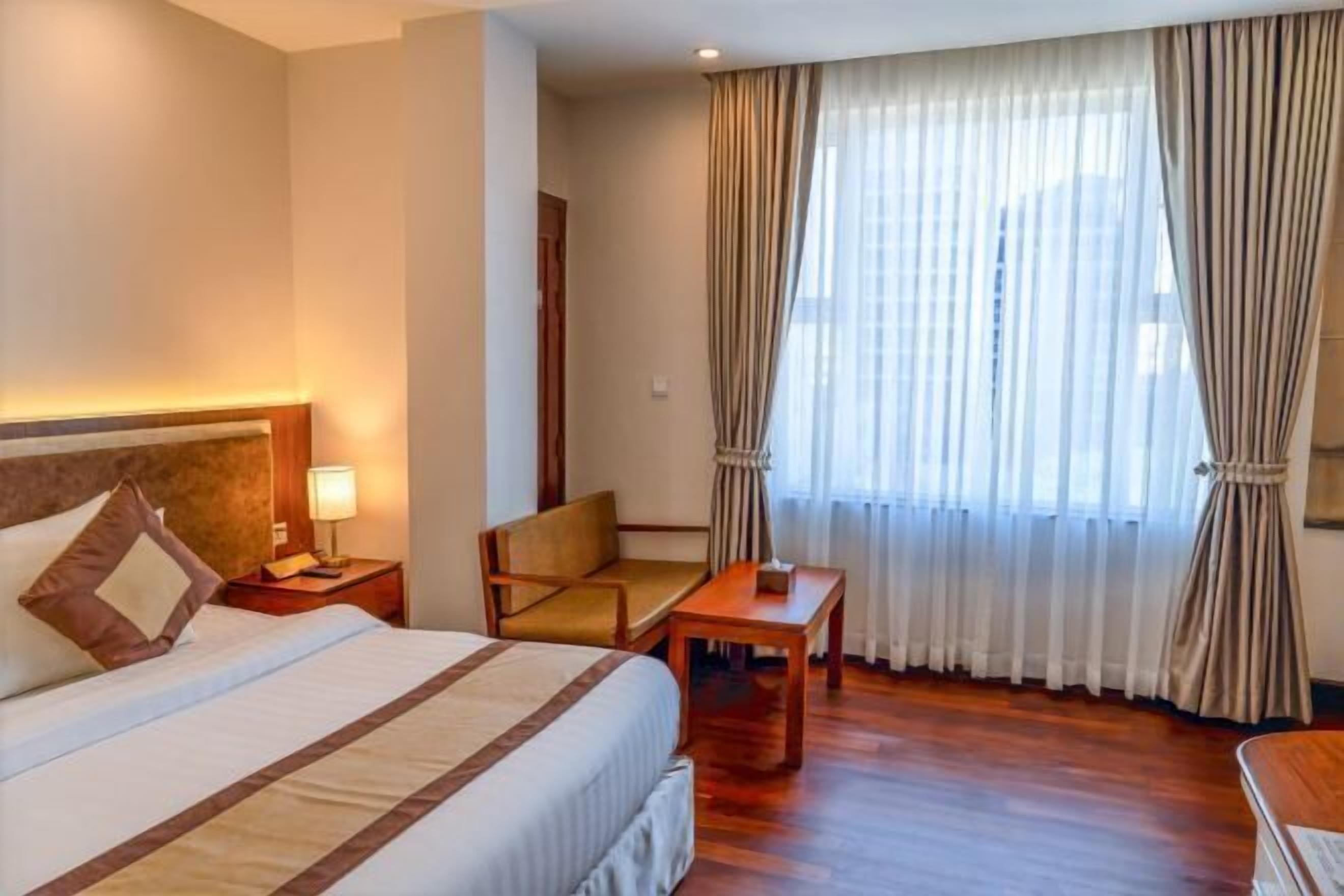 In-room safe, desk, laptop workspace