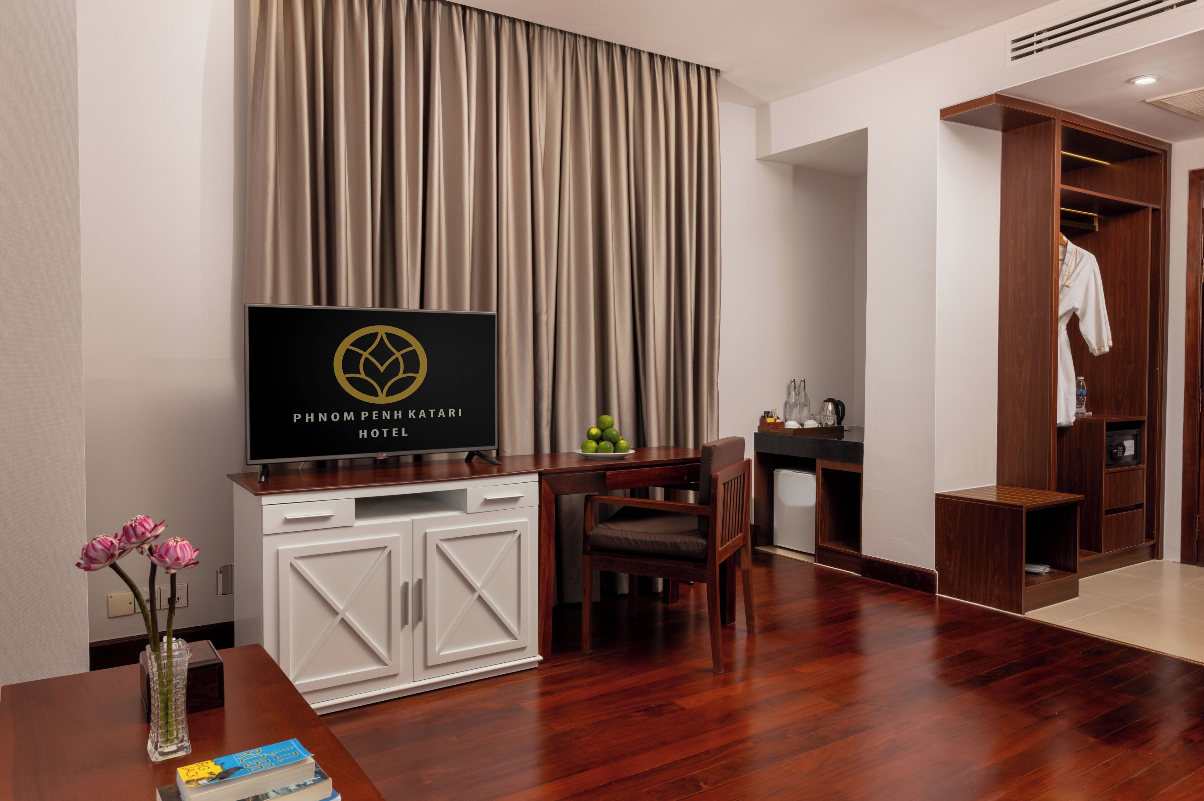 Suite junior, 1 cama doble, vistas a la ciudad | Servicio de la habitación