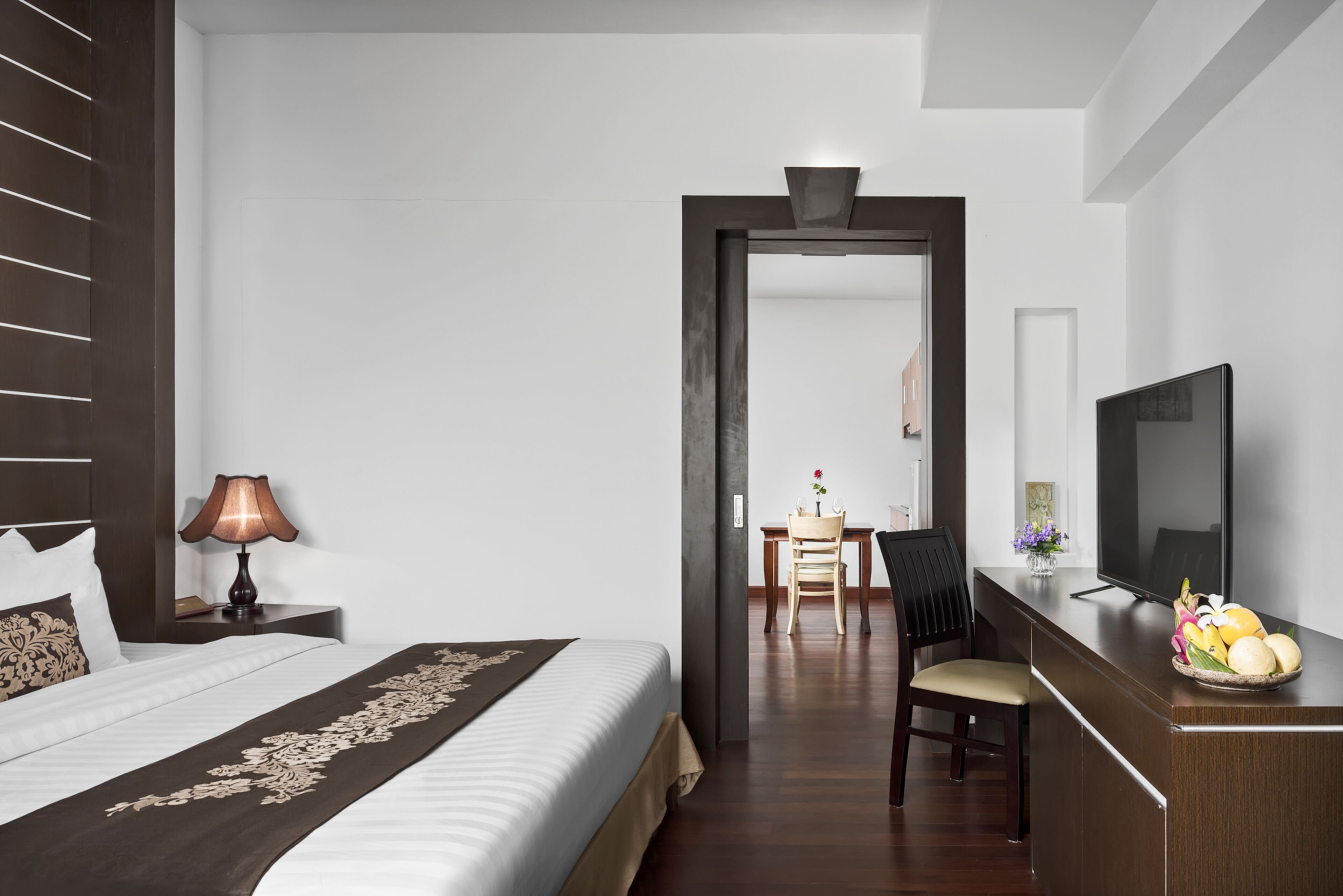 Suite ejecutiva, 1 cama King size, vista a la ciudad | Caja de seguridad en la habitación y escritorio 