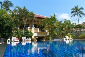 Outdoor pool, sun loungers