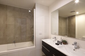 G3 - 3 Bedroom Apartment | Salle de bain
