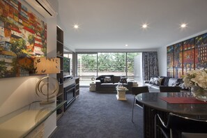 Apartment, Erdgeschoss | Wohnbereich | Flachbildfernseher, Kamin, DVD-Player