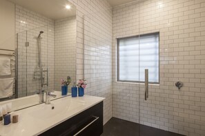 M1 – 1 bedroom apartment | Bathroom