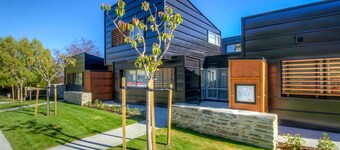 22 Hallenstein Apartments by Staysouth