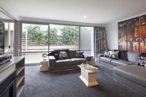 Apartment, Erdgeschoss | Wohnbereich | Flachbildfernseher, Kamin, DVD-Player