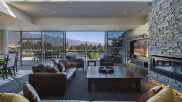 Shotover Penthouse | Lake view