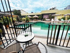 ห้องดีลักซ์, ใช้สระว่ายน้ำได้ | ลานระเบียง/นอกชาน