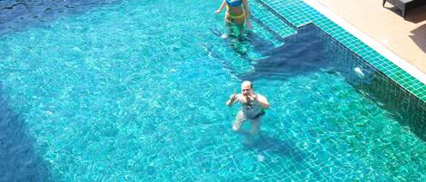 2 outdoor pools, free pool cabanas, pool umbrellas