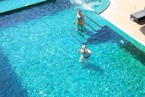 2 outdoor pools, free cabanas, pool umbrellas