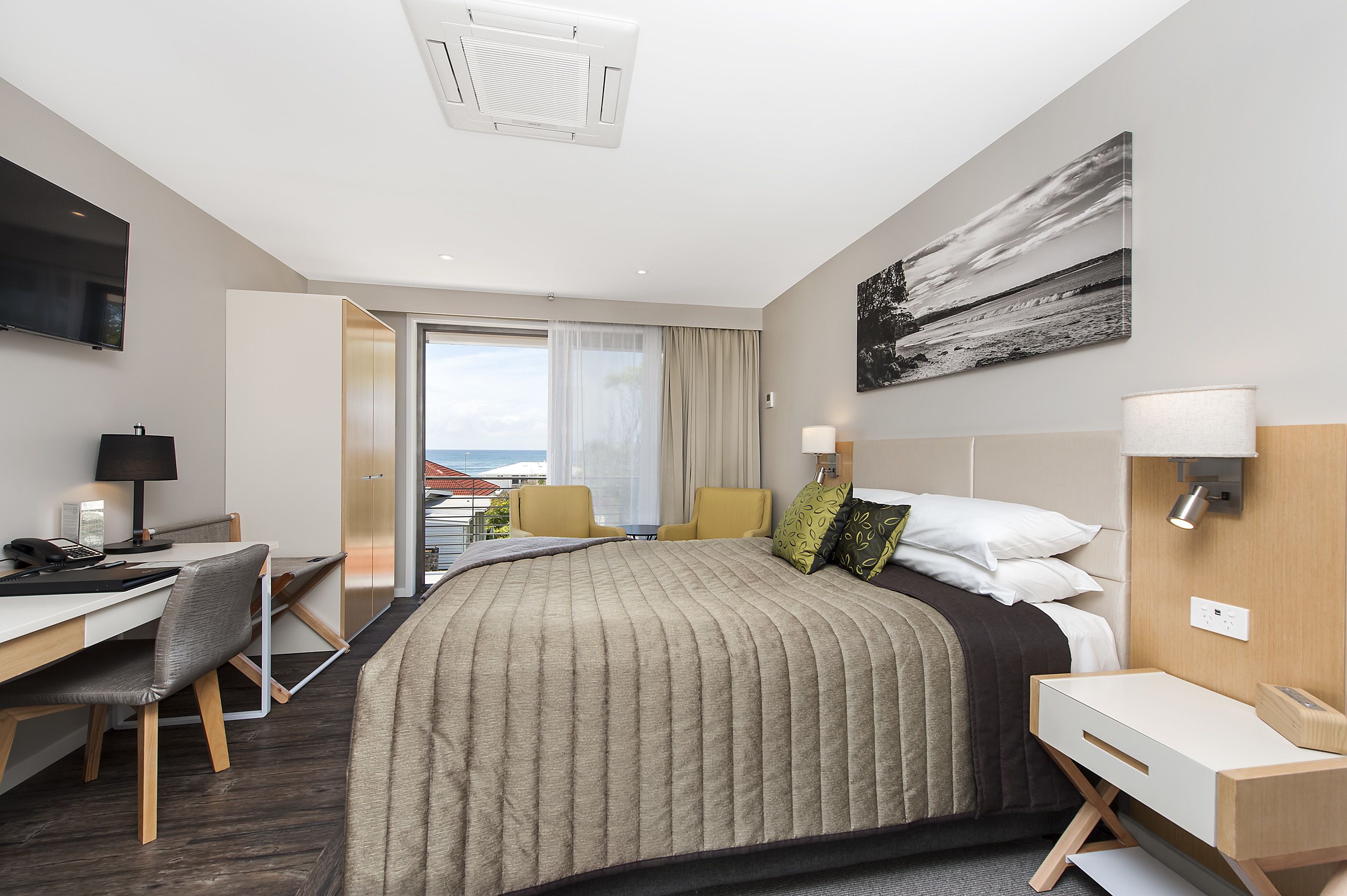 Premium bedding, pillowtop beds, minibar, desk