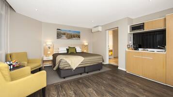 Superior Studio, 1 King Bed, Ground Floor