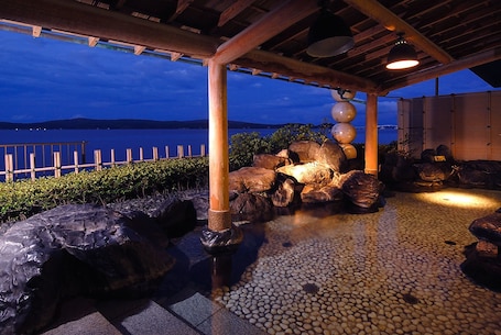 Hot springs. Yukemurino-Yado Biwanso