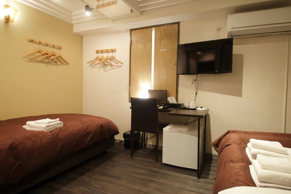 Superior Twin Room, 1 Bedroom, Non Smoking, Private Bathroom | Down duvets, desk, blackout curtains, free WiFi