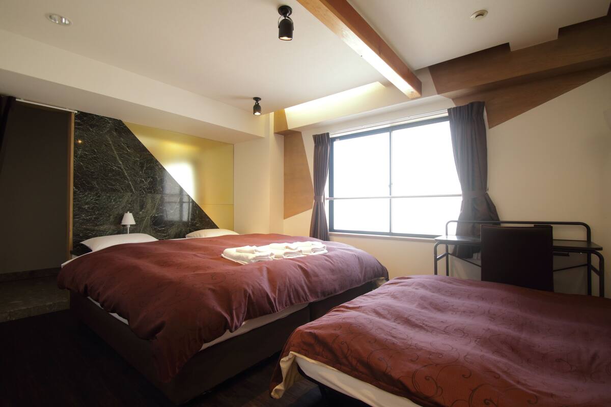 Deluxe Double Room, 1 Bedroom, Non Smoking, Private Bathroom | Down duvets, desk, blackout curtains, free WiFi