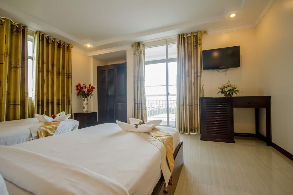 Minibar, in-room safe, desk, rollaway beds