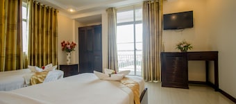 Good Luck Day Hotel