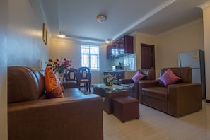 Junior Suite | Living area | TV - Good Luck Day Hotel (Phnom Penh)