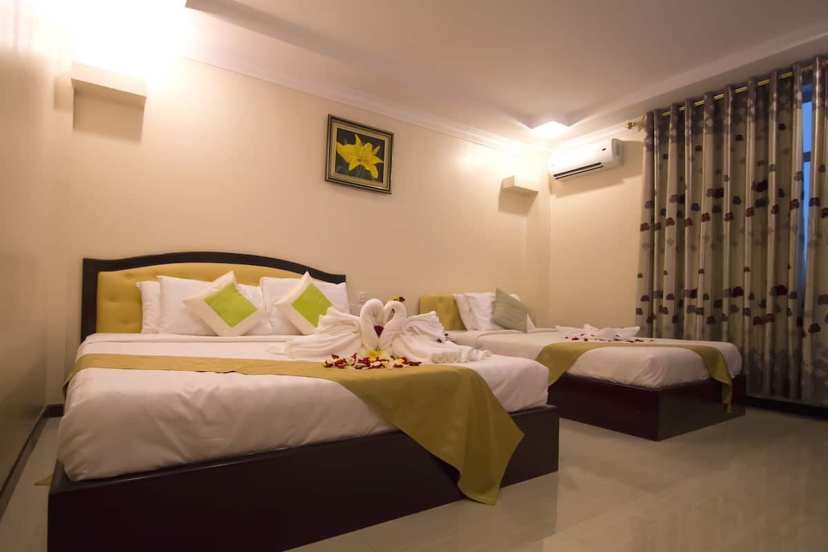 Minibar, in-room safe, desk, rollaway beds